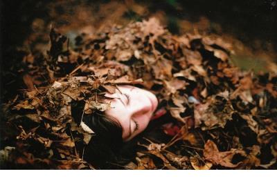 女生发说说的句子清新（伤感说说短句女生版）